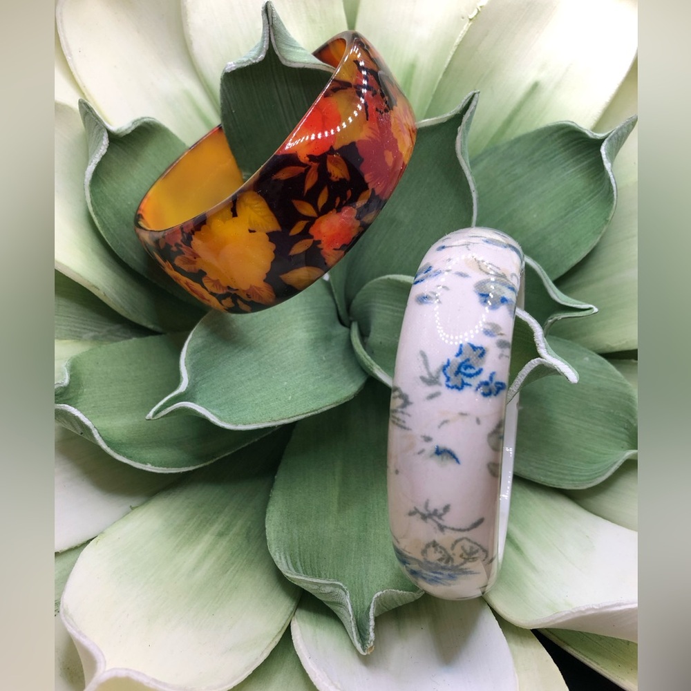 Vintage LUCITE Floral Bangles “Bundle of 2” Blue Flowers, Orange & Red Florals